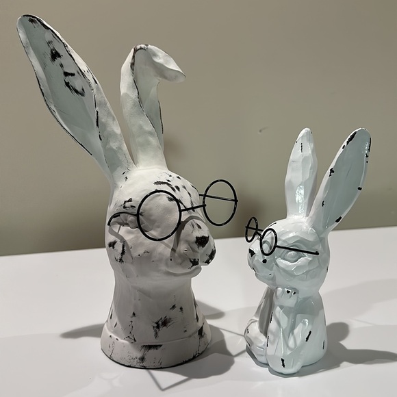 🌸NEW 2 Pieces Hobby Lobby Charming White Rabbit Sculptures with Glasses. - Picture 9 of 10